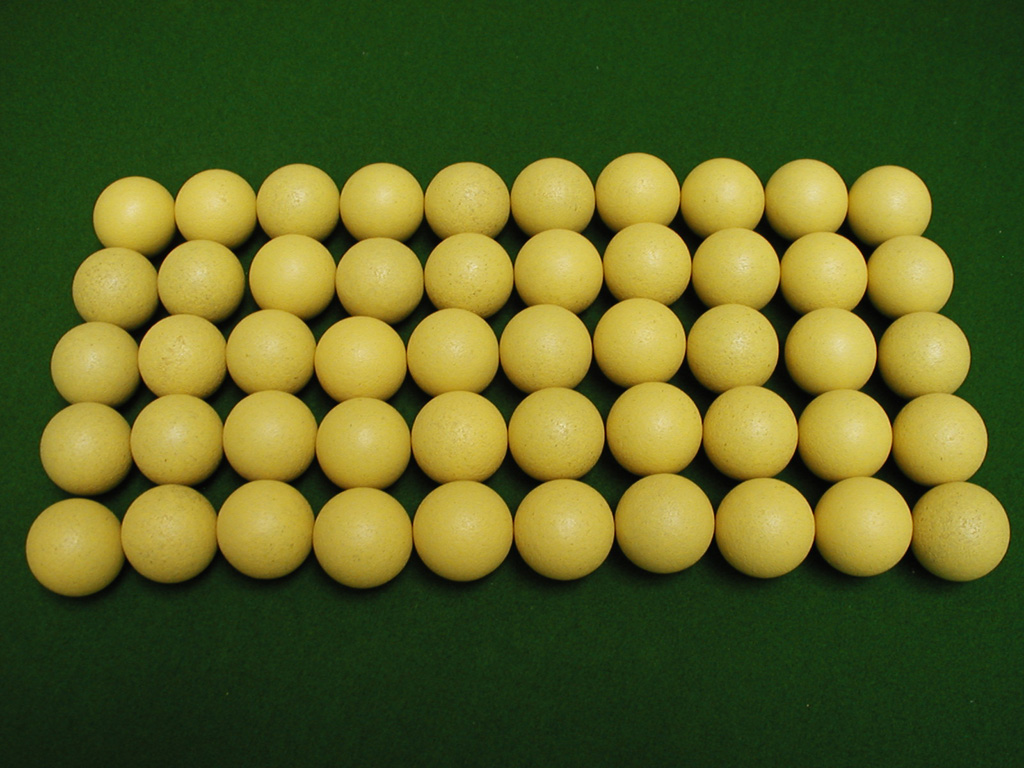 Découvrez notre set de 11 balles en liège brut pour accompagner toutes vos  parties de baby foot !